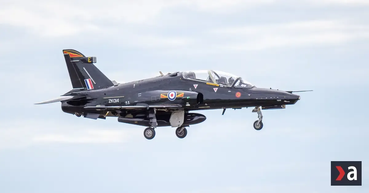 Dráma na oblohe pri Anglesey: piloti vyskočili z lietadla, zranenia ľahké