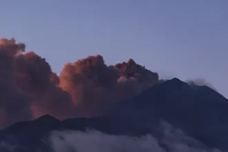 Etna opäť komplikuje dopravu, letisko v Catanii zostáva zatvorené