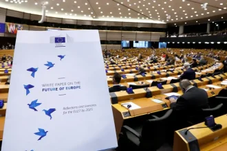 EÚ chystá štít proti dezinformáciám, Rusko je hlavnou hybridnou hrozbou