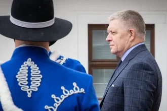 Fico a ceny palív: má páky, hrozia mu diery v rozpočte