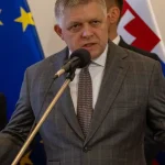 Fico opäť všetkých „odrovnal“. Rysuje sa jediná osoba, ktorá „odrovná“ jeho