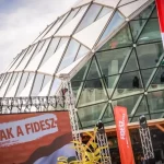 Fidesz trvá na obnovení cenového stropu na pohonné látky, kompenzáciu považuje za smiešnu