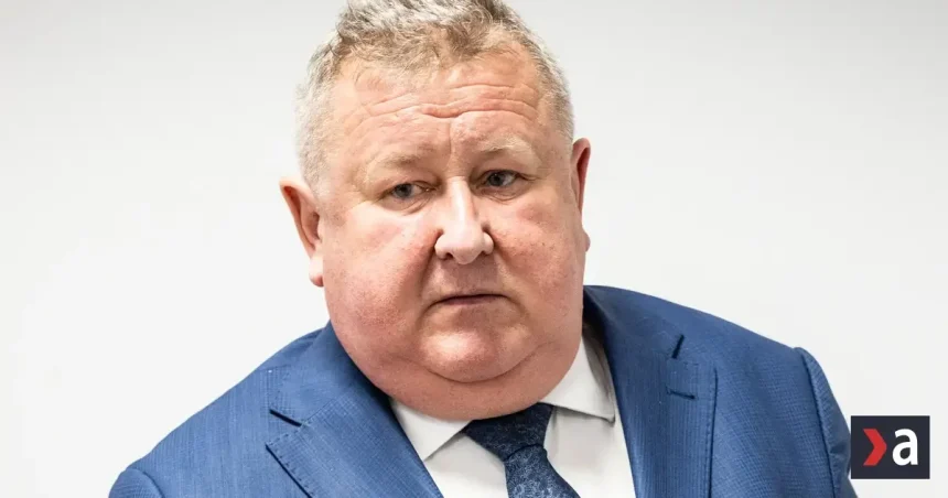 Manželka Holjenčíka zarába v energetike. Zamestnanci ju zvolili do dozornej rady