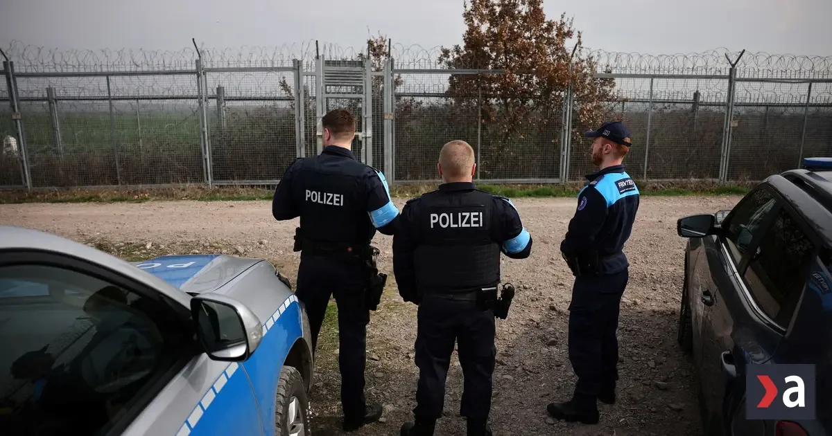 Neznámy útočník strieľal pred strednou školou v Turecku, hlásia zranených