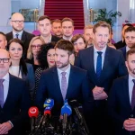 Opozícia vyzýva Fica, aby vyhlásil predčasné voľby. Strany sú pripravené na január.