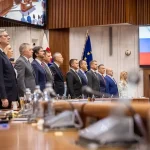 Parlament pokračuje v rokovaní, Vallo, Droba a lídri opozície chystajú spoločné vyhlásenie