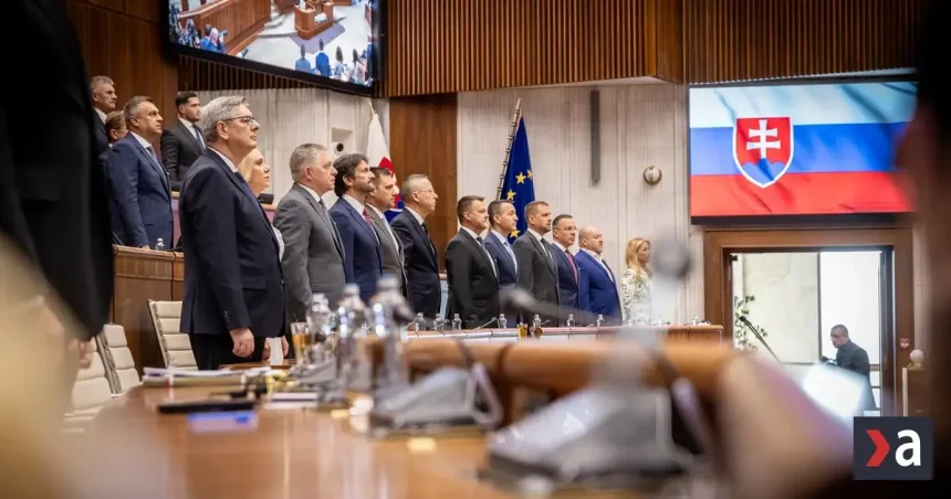 Parlament pokračuje v rokovaní, Vallo, Droba a lídri opozície chystajú spoločné vyhlásenie