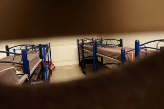 Pravidelne sa budíte uprostred noci? Telo sa vám zrejme snaží niečo povedať