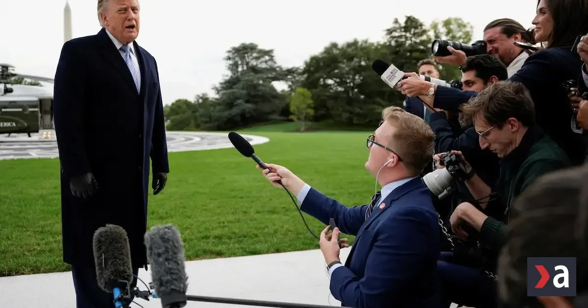 Prehra pre Trumpa. Sudca zrušil zákaz pre novinárov, proti prezidentovi aj Fox News
