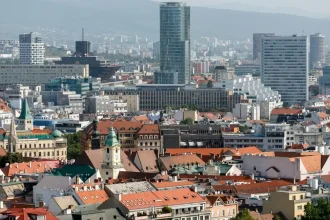 Prezident prednesie správu o stave štátu, opozícia chce odvolať Sakovú a Šutaja Eštoka