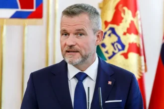 Pri debatách o článku 5 NATO treba slová voliť veľmi opatrne, upozorňuje Pellegrini