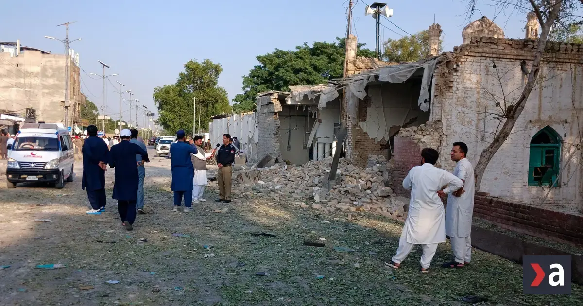 Pri policajnej stanici v Pakistane vybuchlo auto, hlásia desiatky mŕtvych