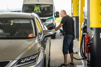 Pripravte sa na najhoršie: Ceny palív lámajú rekordy, takto to zasiahne vaše peňaženky