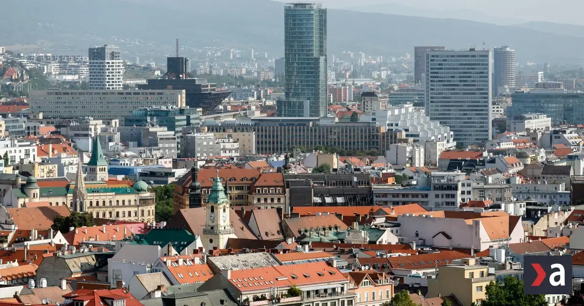 Rokovanie vlády, očkovanie v lekárňach či odolnejšie mestá