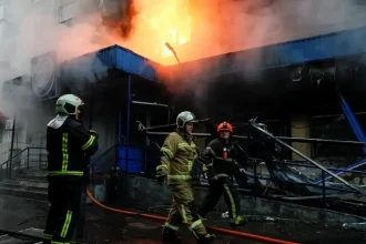 Ruské útoky na Ukrajine majú ďalšie obete, Zelenskyj žiada tvrdšie sankcie