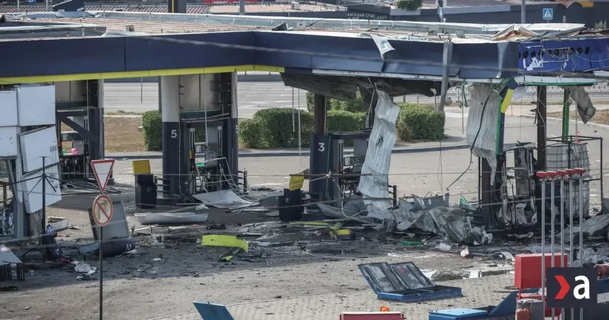 Rusko útočilo dronmi na čerpaciu stanicu v Kyjeve, 2 mŕtvi