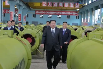 Severná Kórea otestovala nový zbraňový systém, Kim hovorí o kroku v modernizácii armády
