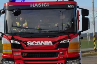 Škoda 15-tisíc eur po požiari strechy supermarketu v Čadci