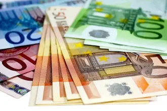 Slovensko úspešne predalo nový 10-ročný dlhopis za 2,5 miliardy eur