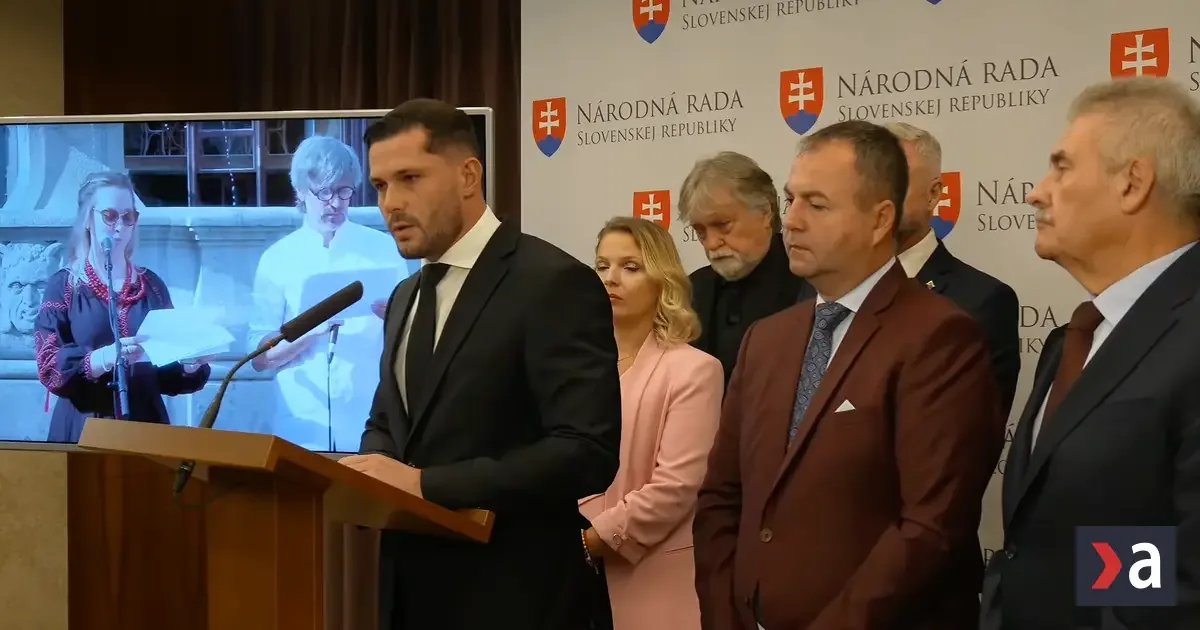Smer obvinil iniciatívu Mier Ukrajine zo šírenia nacizmu v uliciach