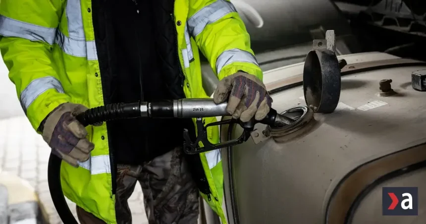 SNS žiada zrušenie transakčnej dane a nižšie dane na palivá výmenou za podporu rozpočtu