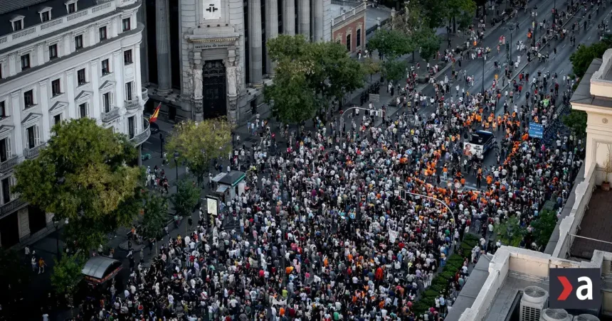 Španielsko paralyzovali protesty pre vysťahovanie 87-ročnej dôchodkyne