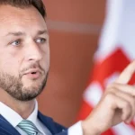 Šutaj Eštok sľubuje policajtom vyššie platy. Neskoro a málo, tvrdia odborári