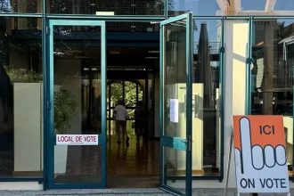 Švajčiari v referende podľa prognózy odmietli prísnejšiu definíciu neutrality