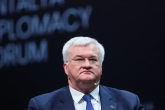 Sybiha kritizuje zrušenie sankcií voči Usmanovovi a Fridmanovi
