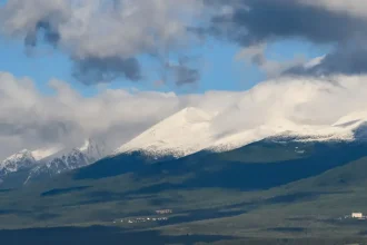 Tatry hlásia malé lavínové nebezpečenstvo, záchranári varujú pred mokrým snehom