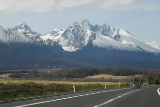 V najvyšších partiách Vysokých a Západných Tatier platí mierne lavínové nebezpečenstvo