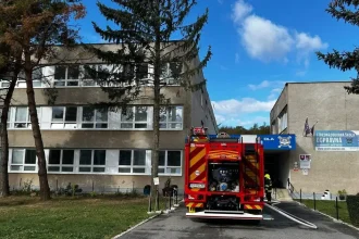 V Prešove horela strecha strednej školy, študentov aj učiteľov evakuovali