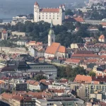 Vláda zasadá, SaS žiada riešenie cien palív, otvára sa BHS (prehľad udalostí)