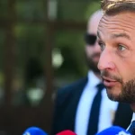 Vláda zrýchľuje prijatie zákona na ochranu detí pred radikalizáciou a násilím v školách