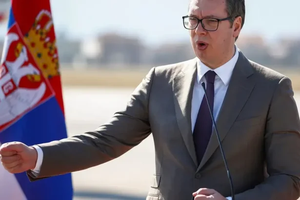 Vučič chce odstúpiť z funkcie prezidenta a viesť kampaň ako „obyčajný občan“