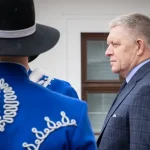 Zlyhávate, radšej odstúpte, ale tešíme sa na vás. Fico posiela do Berlína čudné pozvanie