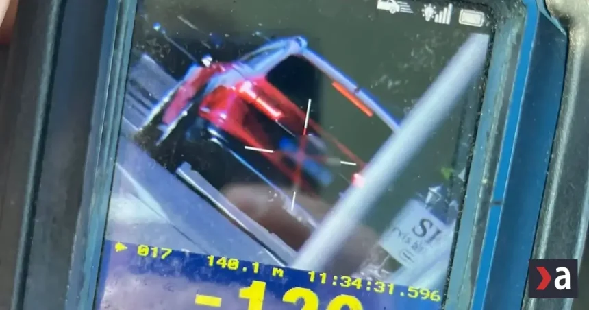 19-ročný vodič išiel v obci 120 km/h, vodičský preukaz mu zadržali na mieste