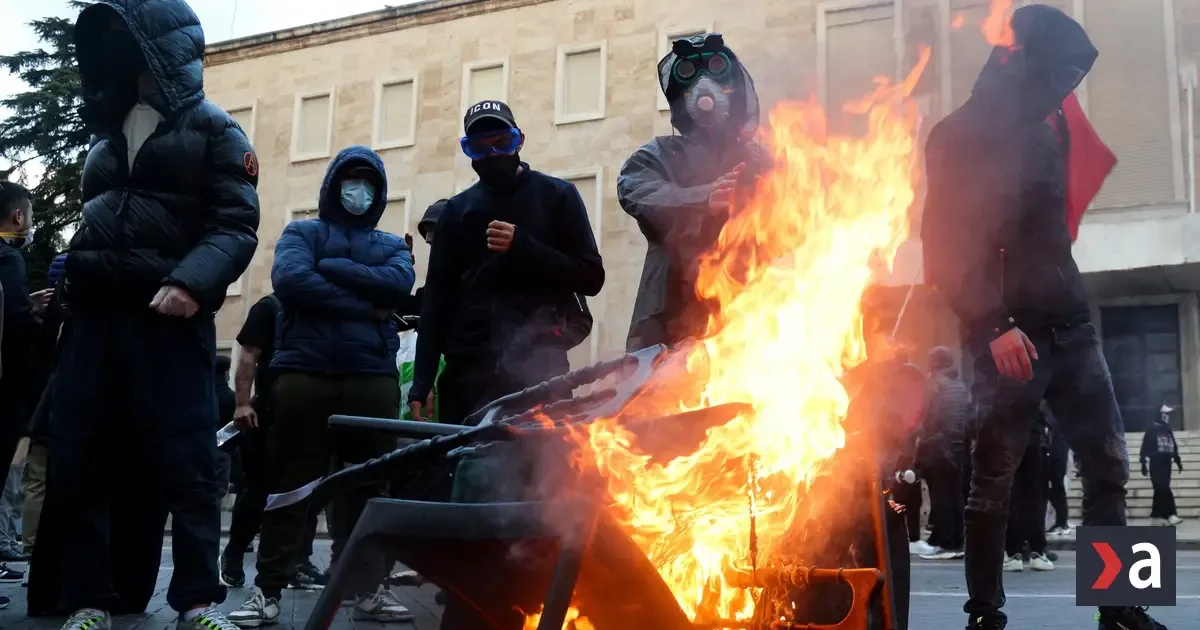 Albánsko sprísňuje pravidlá protestov, demonštrantom hrozia vysoké pokuty