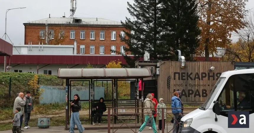 Bitky v lekárňach o antibiotiká, na uliciach opäť rúška. Zabil mor mladú ruskú laborantku?