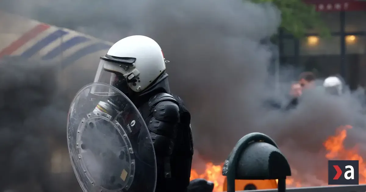 Bruseľské škrty vyhnali ľudí do ulíc, polícia použila vodné delá a plyn