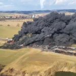 Česká polícia obvinila dvoch ľudí pre vlaňajšiu haváriu vlaku s benzénom