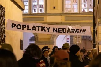 České divadlá prerušili klaňačky na podporu verejnoprávnych médií. Boja sa o nezávislosť
