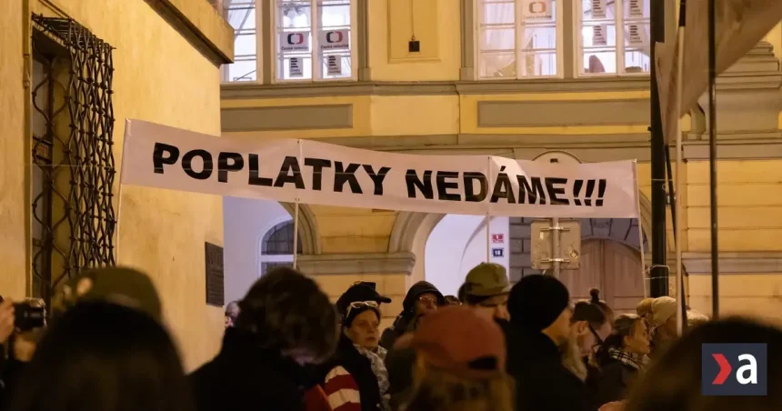 České divadlá prerušili klaňačky na podporu verejnoprávnych médií. Boja sa o nezávislosť