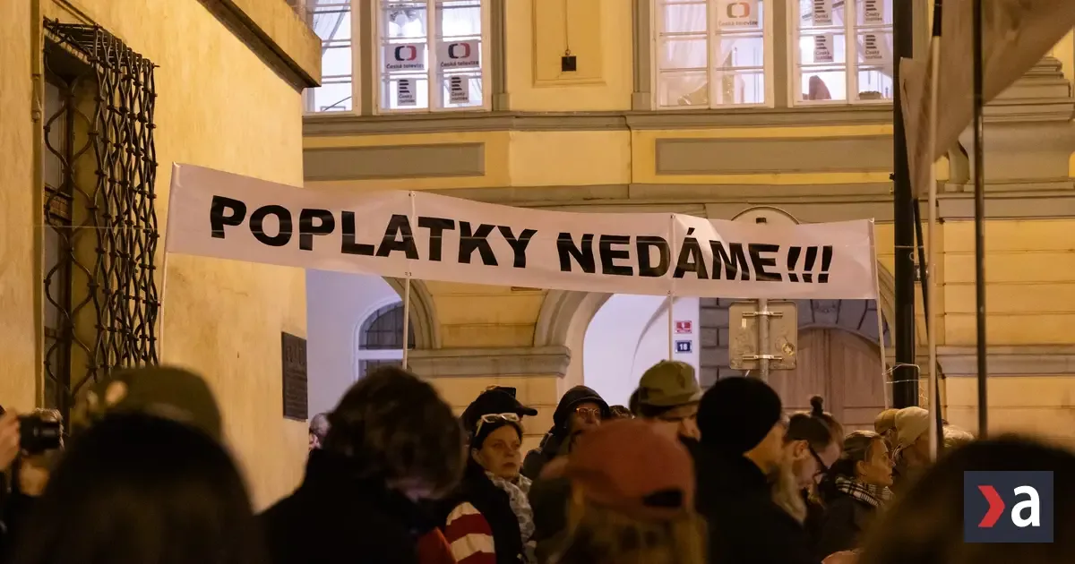 České divadlá prerušili klaňačky na podporu verejnoprávnych médií. Boja sa o nezávislosť