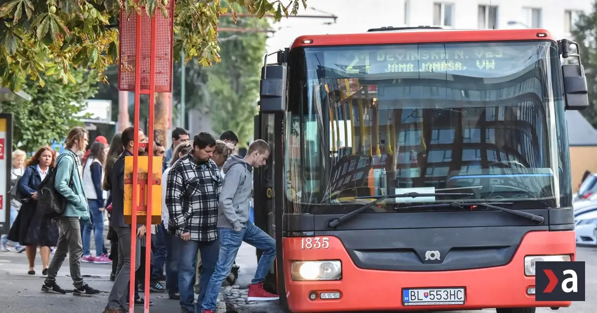 Cestovné v krajoch klesne o polovicu, nie všetky lístky. Platí 30 dní