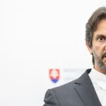 Demokrati: Kaliňákov rezort kupoval vojenský materiál od detského centra