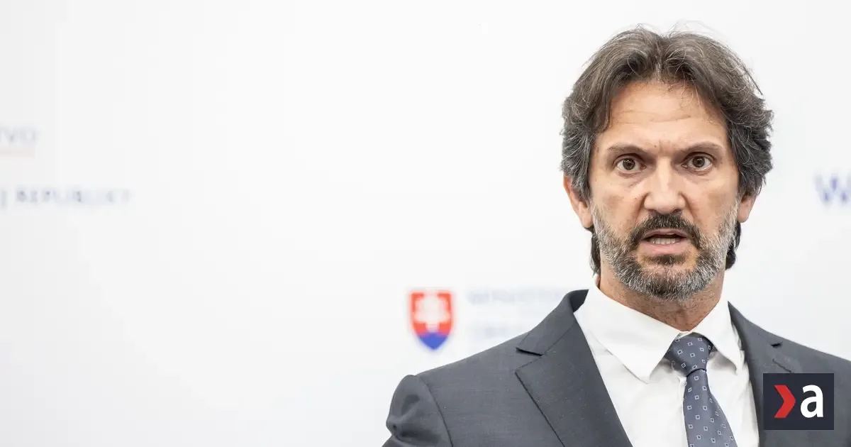 Demokrati: Kaliňákov rezort kupoval vojenský materiál od detského centra