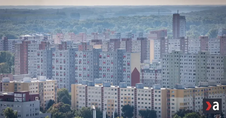 Erik Tomáš predstaví čísla nezamestnanosti, Fico odštartuje projekt nájomných bytov