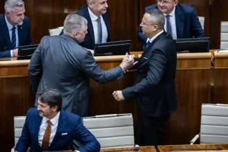 Ficova vláda narazila na neriešiteľný problém a je jej to jedno