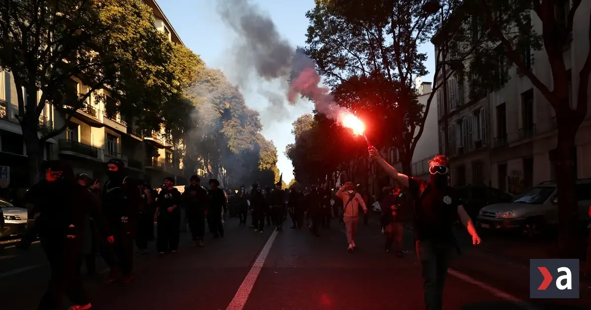 Francúzsko: masívne protesty, polícia preveruje stanice pre obavy z výtržností